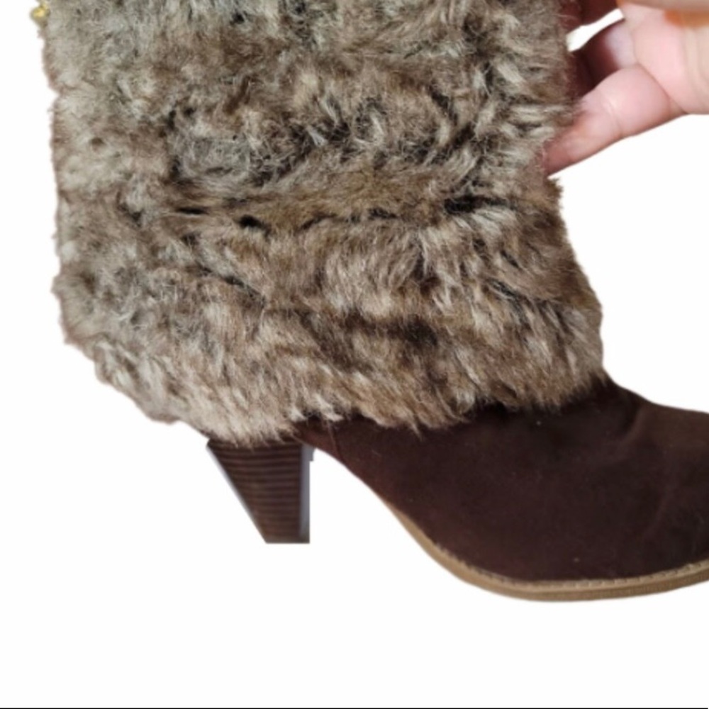 BROWN FUR AVENUE BOOTS, SIZE 9W